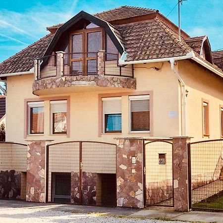 Aranylo Apartmanhaz Хайдусобосло Экстерьер фото